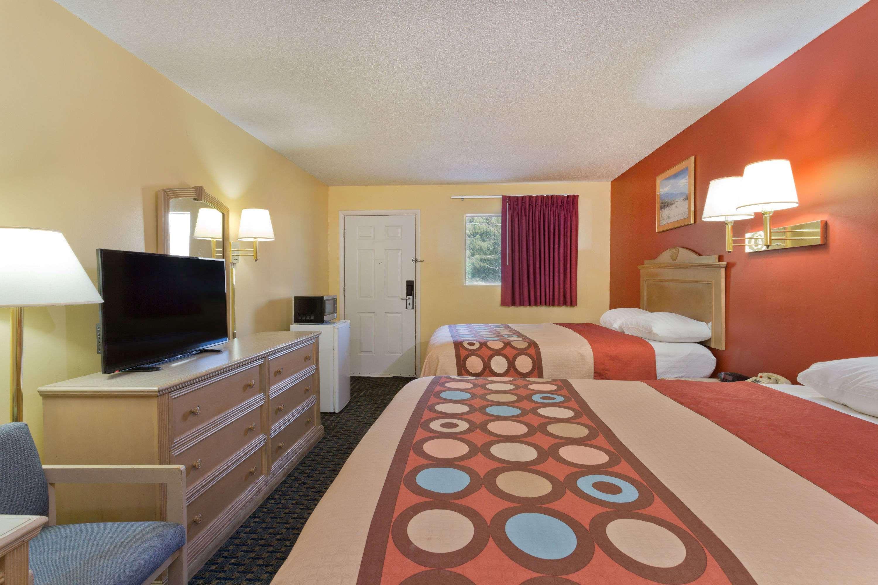 Super 8 By Wyndham Chipley Hotell Eksteriør bilde